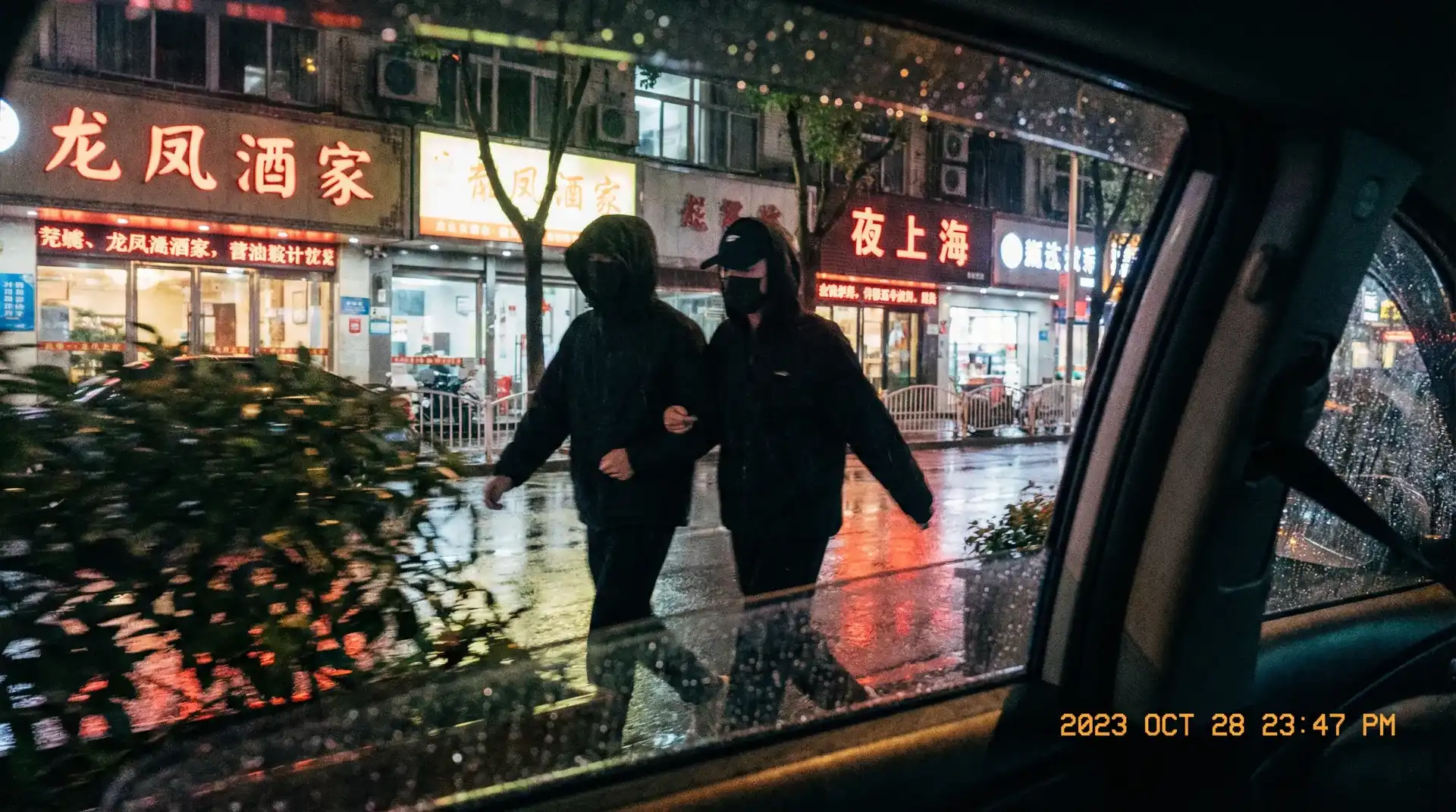 优德体育网址 - 顶流明星深夜密会现场抓拍照片